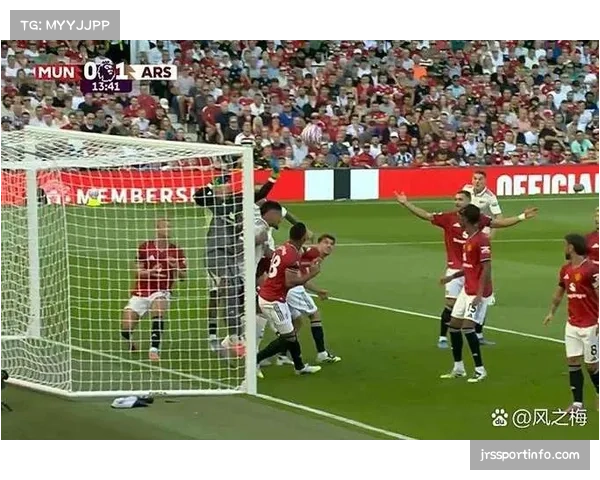 争议聚焦:这次角球进攻中的冲撞门将,是否应该判罚犯规? 争议聚焦:这次角球进攻中的冲撞门将,是否应该判罚犯规?